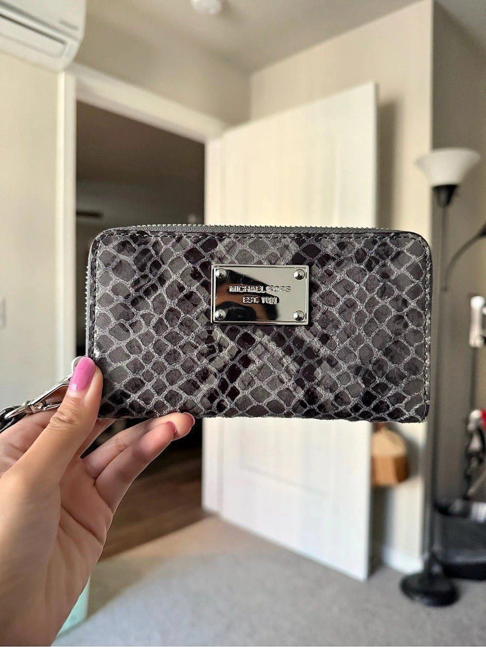 NWT Michael Kors Jet Set Travel Multi Function Phone Case Leather Phone Wallet